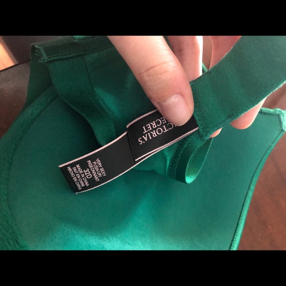 Bundle of Victoria secret bras - Picture 2 of 8